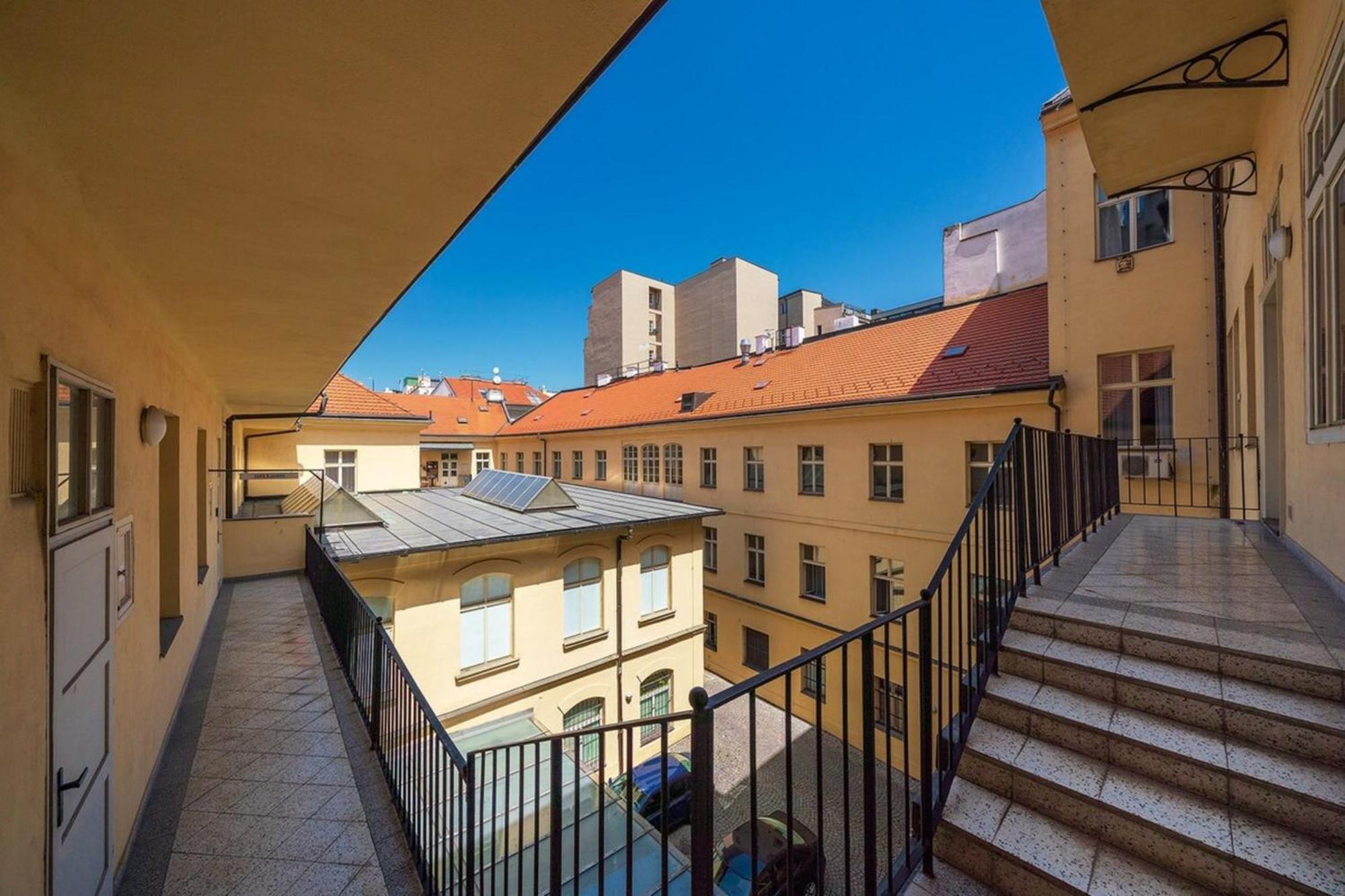 פראג Quiet City Center Apartment In Hip & Foodie Area מראה חיצוני תמונה